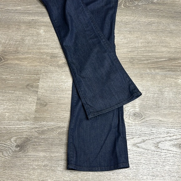 Ann Taylor Women’s High Rise Flare Jeans in Classic Rinse Wash Sz 4 - Picture 5 of 11